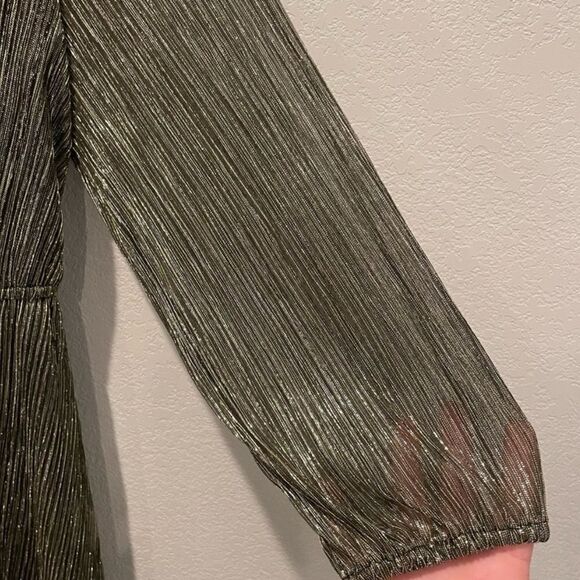 Simply Vera Vera Wang Knot Waist Metallic Dress! - Picture 12 of 14